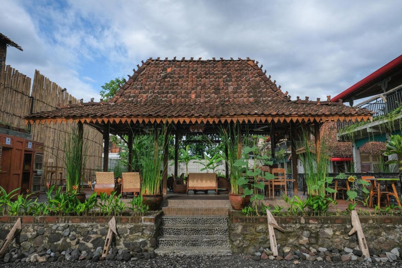 Kampung Lawasan Heritage Cottage Maguwo Exterior photo