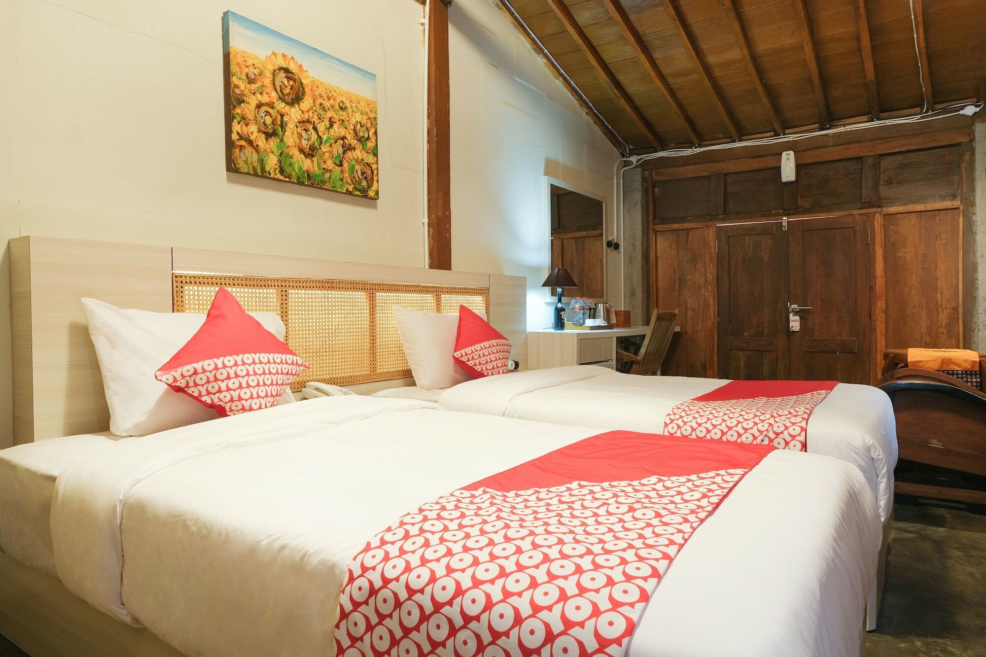 Kampung Lawasan Heritage Cottage Maguwo Exterior photo