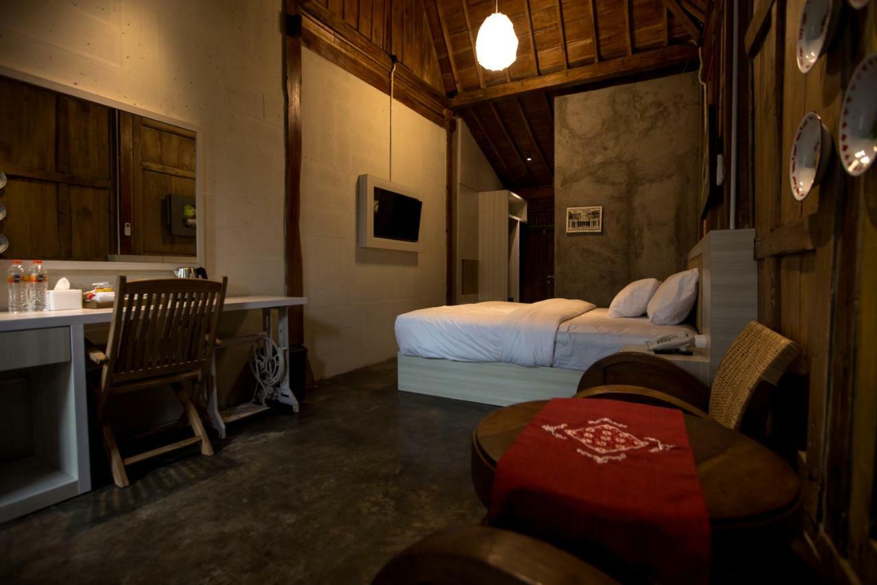 Kampung Lawasan Heritage Cottage Maguwo Exterior photo
